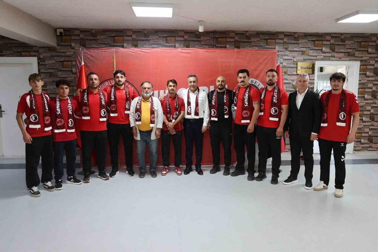 İMZA TÖRENİNE BELEDİYE BAŞKANI MUHSİN DERE, KULÜP BAŞKANI YILMAZ ÇAĞLIYAN VE MİLLİ TAKIM GÜREŞ...