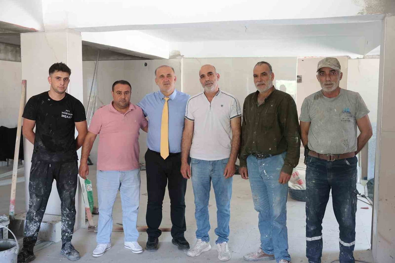 İNCİRLİOVA BELEDİYE BAŞKANI AYTEKİN KAYA, DEREAĞZI MAHALLESİ’NDE YAPIMI DEVAM EDEN İNCİRLİOVA...