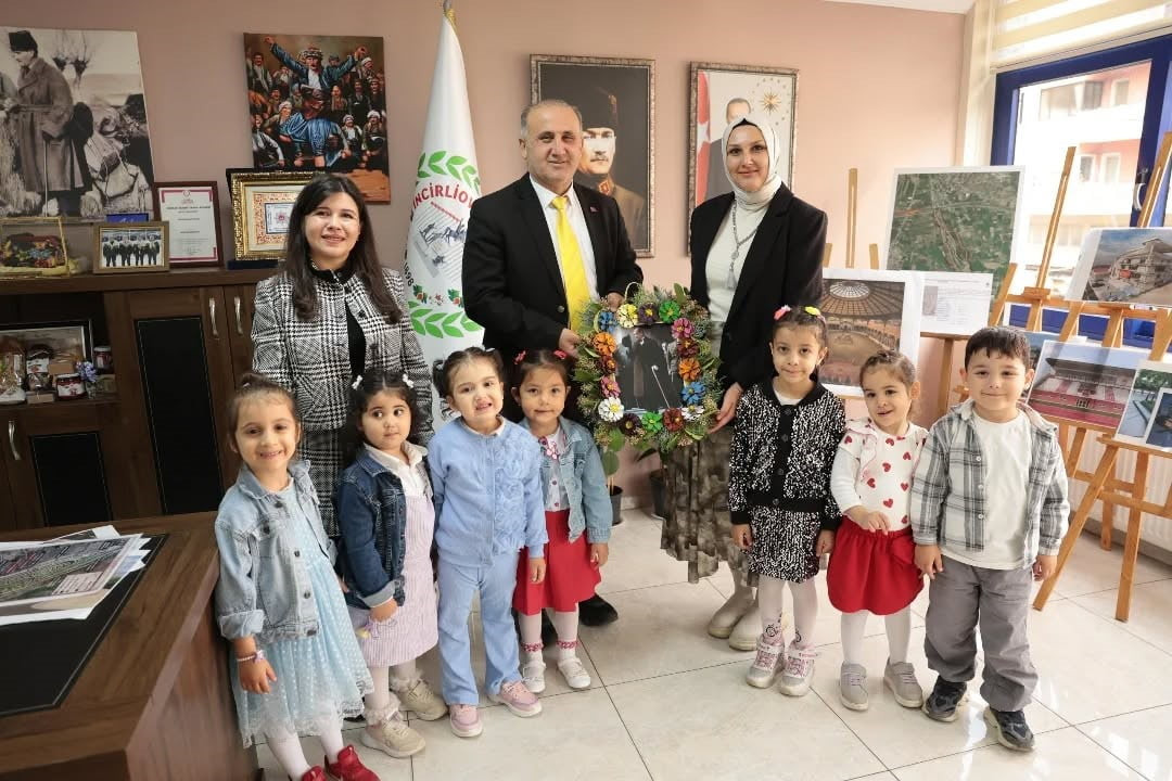 İNCİRLİOVA BELEDİYE BAŞKANI AYTEKİN KAYA HAYME HATUN ANAOKULU ÖĞRENCİLERİNİ BELEDİYEDE AĞIRLAYARAK...