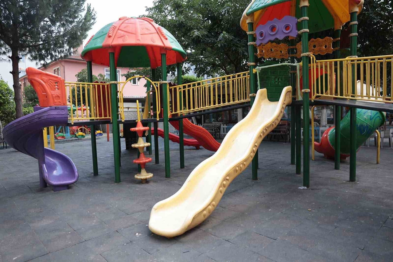 İNCİRLİOVA BELEDİYESİ, İLÇE GENELİNDEKİ PARKLARDA BULUNAN ÇOCUK OYUN ALANLARININ BAKIM VE ONARIM...