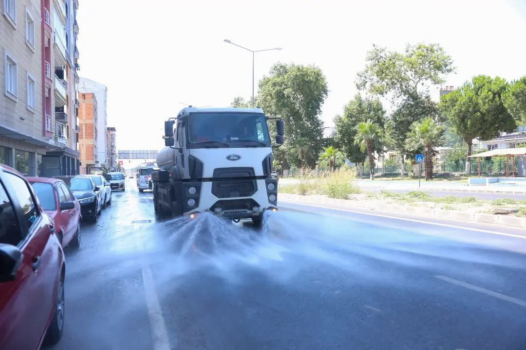 İNCİRLİOVA'DA SICAK ASFALT KAPLAMA ÇALIŞMALARI TAMAMLANAN ANAYOLDA KAPSAMLI TEMİZLİK ÇALIŞMALARI...
