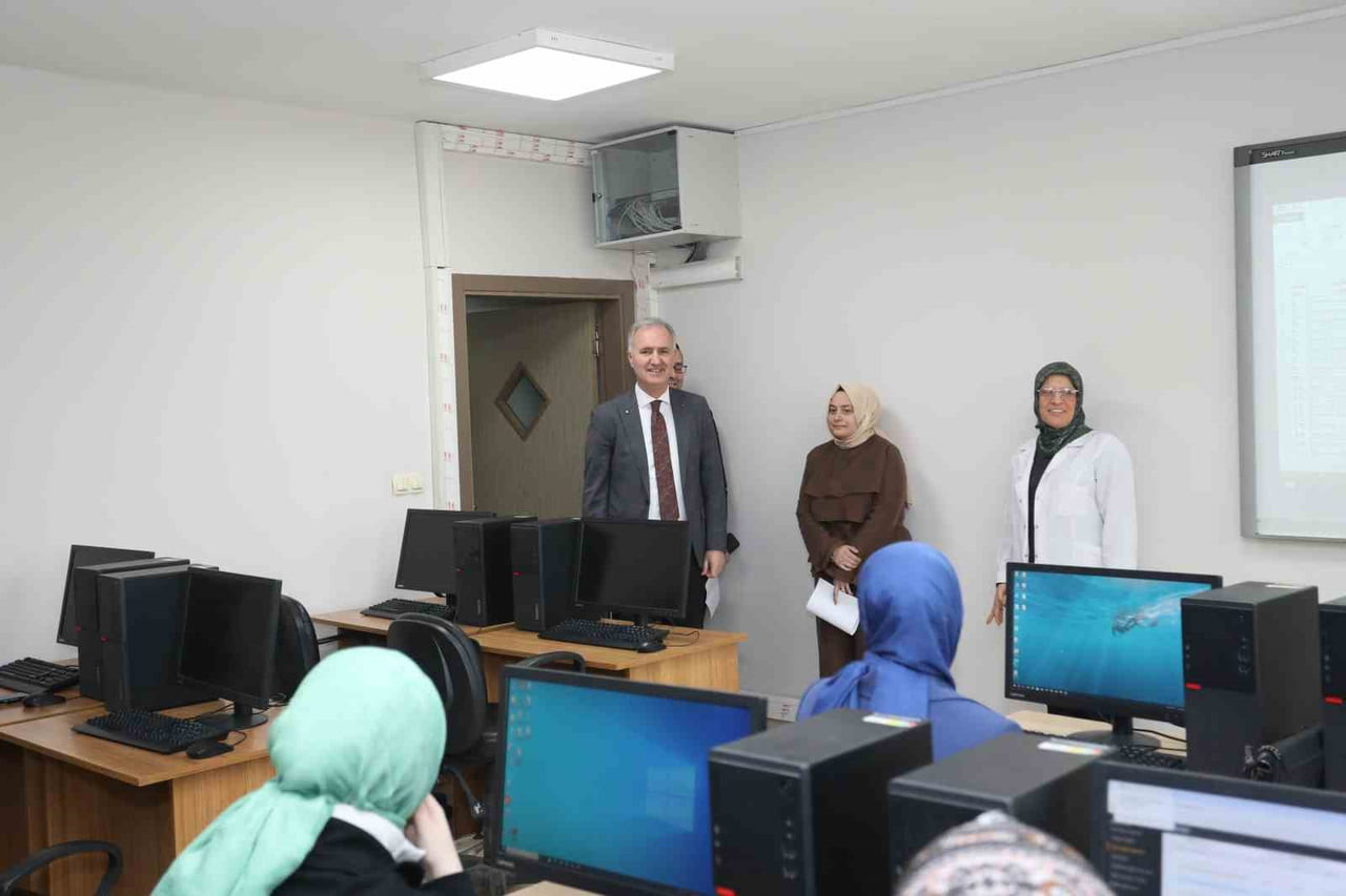 İNEGÖL BELEDİYE BAŞKANI ALPER TABAN, İNESMEK KURSLARINI ZİYARET EDEREK KURSİYERLERLE BİR ARAYA...