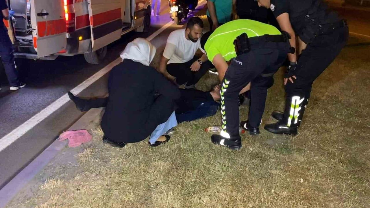 İnegöl'de devrilen motosikletten düşen genç yaralandı, annesi yanındaydı