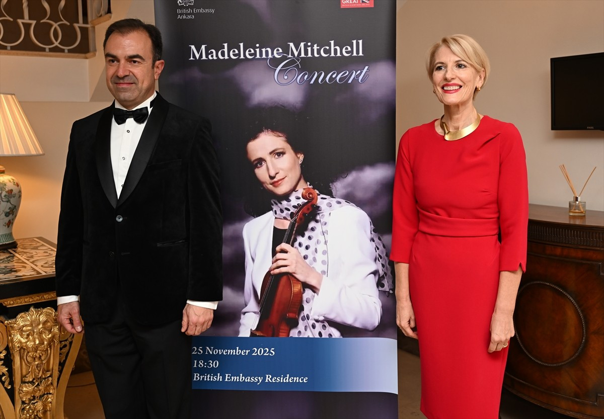 İngiliz keman sanatçısı Madeleine Mitchell, Ankara'da konser verdi. İngiltere'nin Ankara...