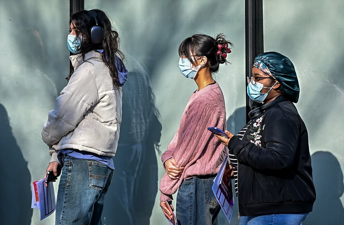 İngiltere'de Kent Üniversitesi'nde ortaya çıkan menenjit salgınında 2 kişinin hayatını kaybetmesi...