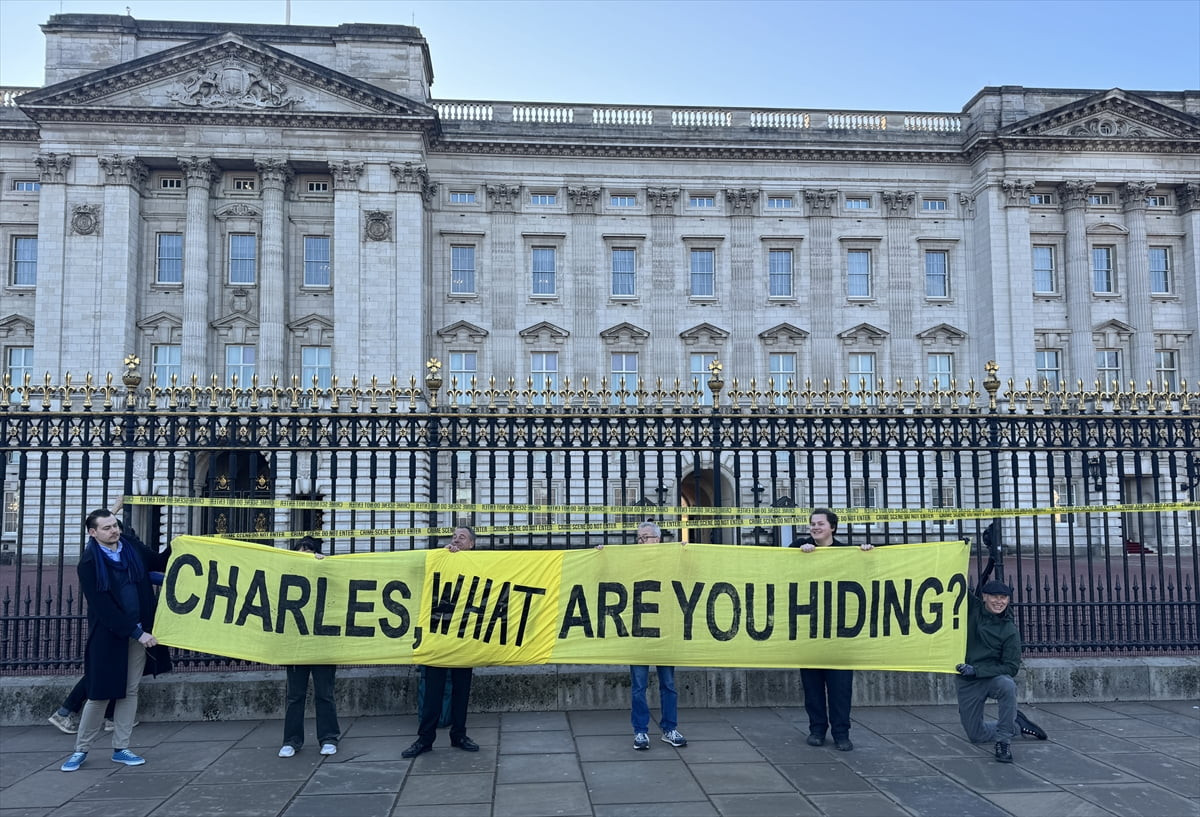 İngiltere'de monarşi karşıtı Republic grubu üyeleri, Kral 3. Charles'ın kardeşi Andrew...