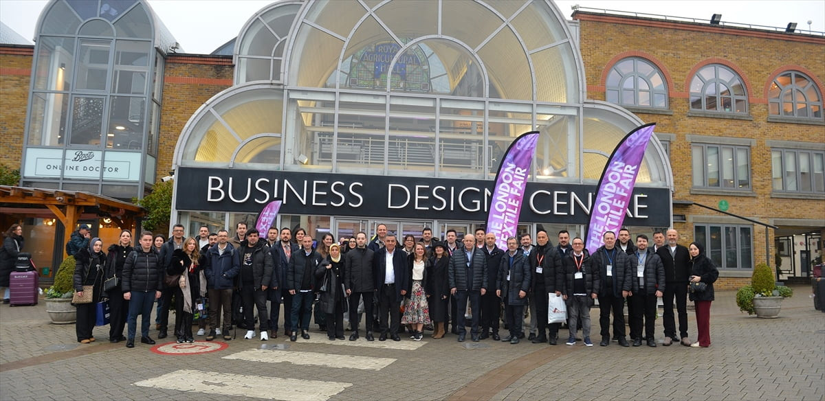  İngiltere'nin başkenti Londra'da düzenlenen "The London Textile Fair"e katılan Türk firmaları...