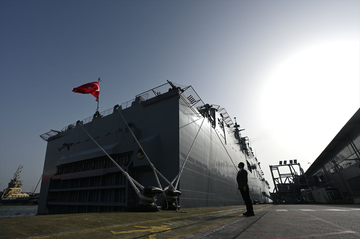 İngiltere'nin Southampton Limanı'na demirleyen TCG Anadolu gemisinde, Türk savunma sanayisi...