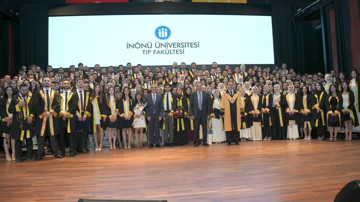 İNÖNÜ ÜNİVERSİTESİ TIP FAKÜLTESİ'NDE MEZUNİYET COŞKUSU