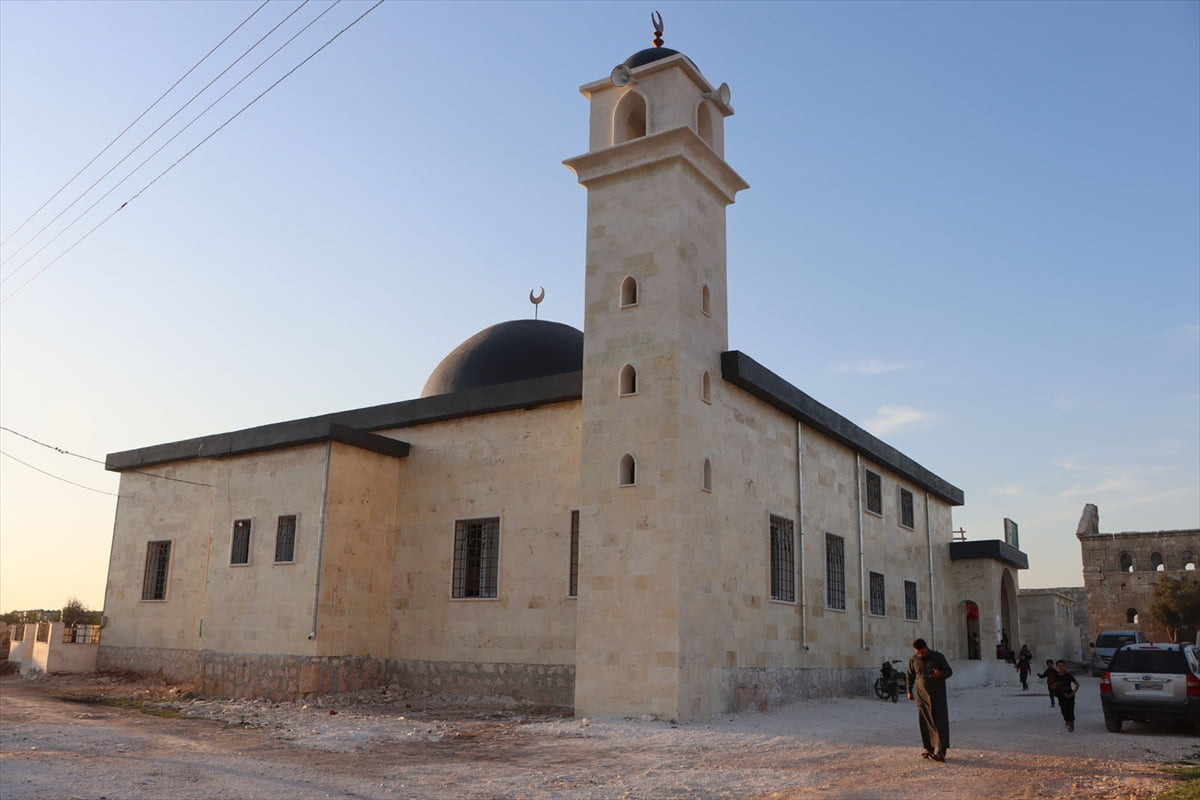 İnsan Hak ve Hürriyetleri (İHH) İnsani Yardım Vakfı, geçen yıl 14 ülkede toplam 70 kalıcı eser...