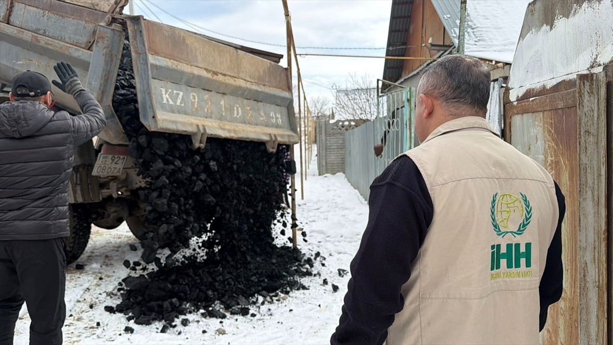İnsan Hak ve Hürriyetleri (İHH) İnsani Yardım Vakfı, kış yardım çalışmaları kapsamında Kırgızistan...