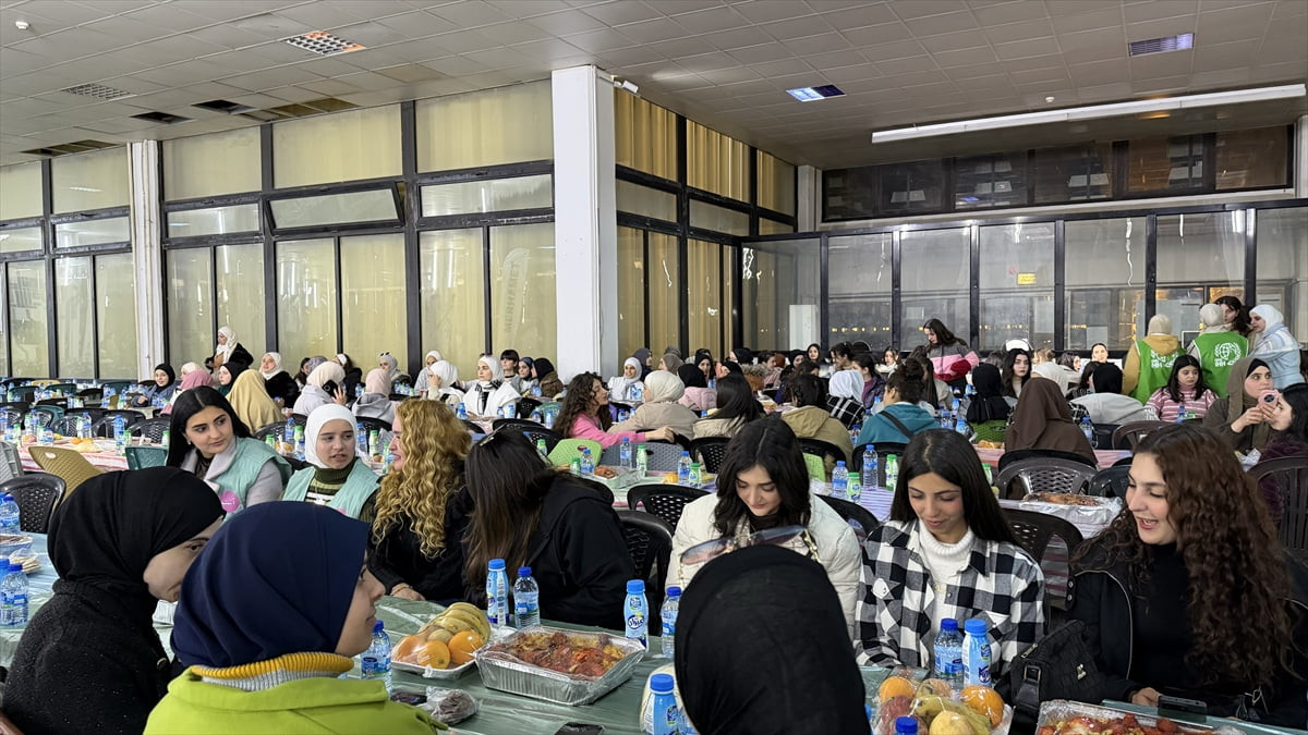 İnsan Hak ve Hürriyetleri (İHH) İnsani Yardım Vakfı, Suriye'nin Lazkiye kentinde 1500 üniversite...