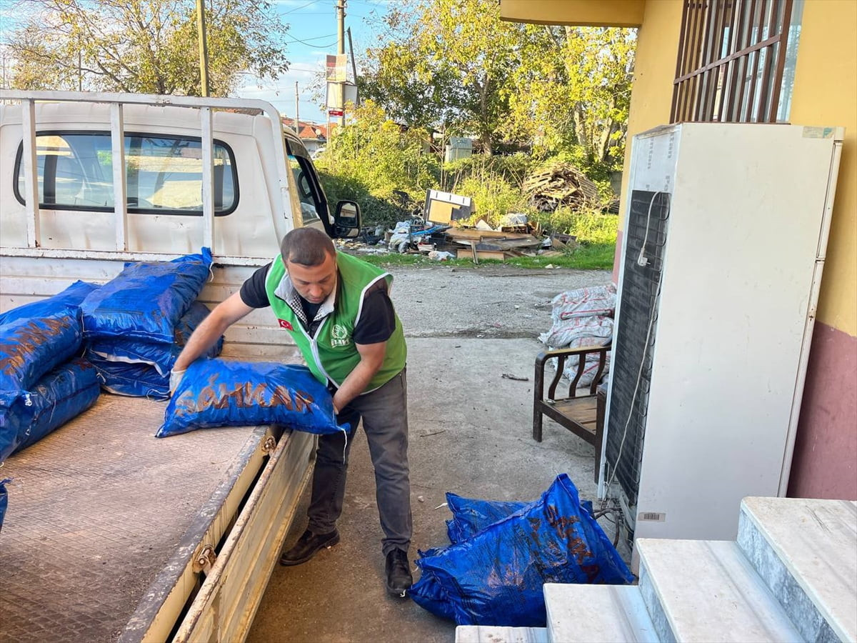 İnsan Hak ve Hürriyetleri (İHH) İnsani Yardım Vakfı'ndan yapılan açıklamaya göre "İyilik Soğuk...