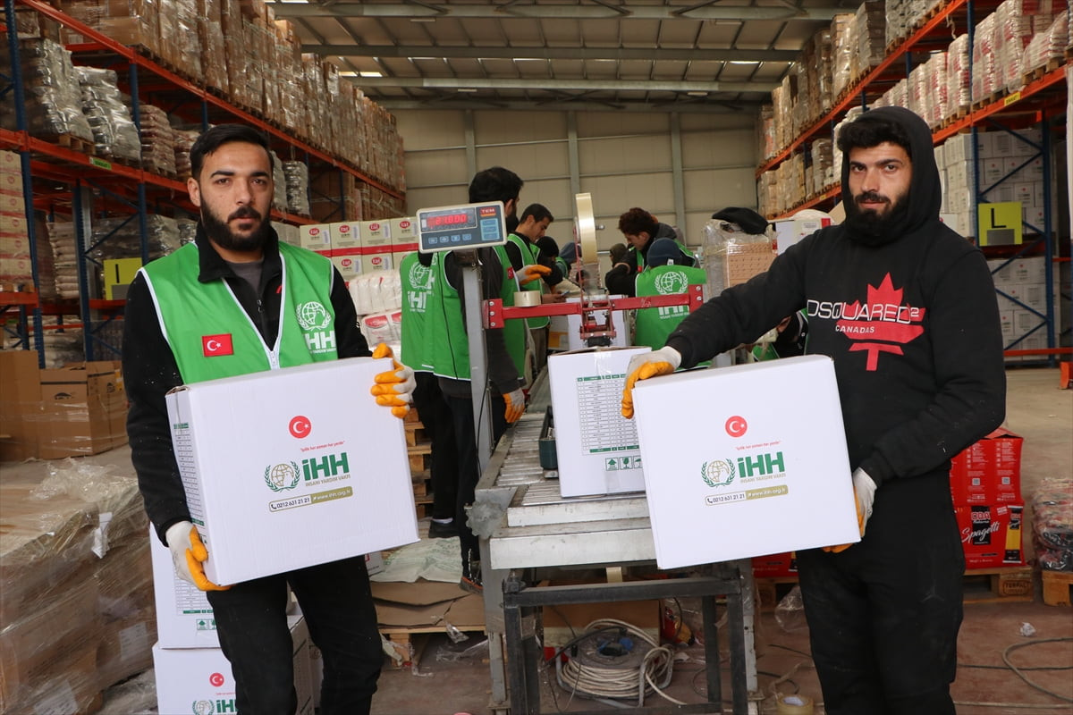 İnsan Hak ve Hürriyetleri (İHH) İnsani Yardım Vakfının ramazanda ihtiyaç sahibi ailelere yapacağı...