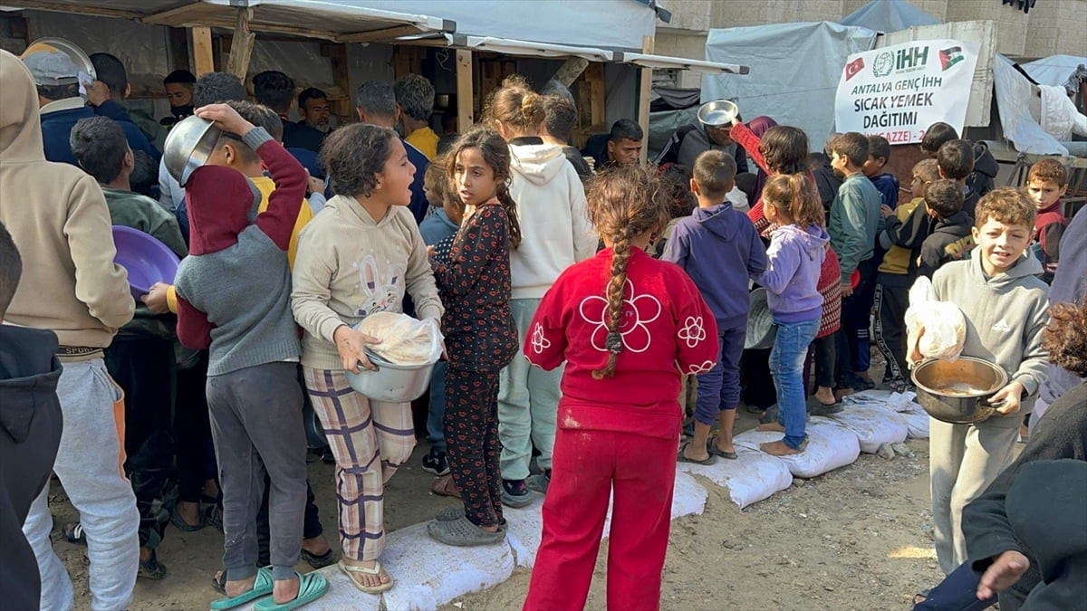 İnsan Hak ve Hürriyetleri İnsani Yardım Derneği (İHH) Antalya Şubesi tarafından, Gazze'deki çadır...