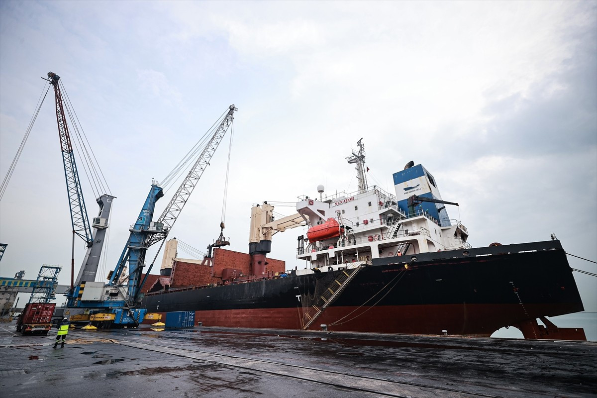 İnsani kriz yaşanan Sudan'da barınma ihtiyacının karşılanması için Afet ve Acil Durum Yönetimi...