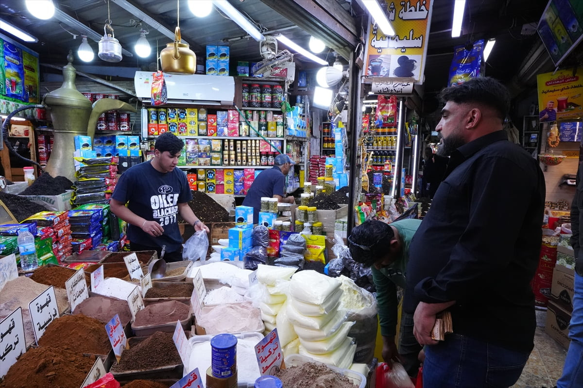 Irak'ın başkenti Bağdat, ramazan ayında iftar sofraları ve teravihle adeta canlanıyor. Geçmişte...