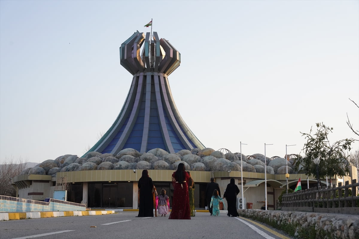 Irak'ın Halepçe kentindeki tedaviye ihtiyaç duyan kimyasal silah mağdurları ABD ve İsrail'in...