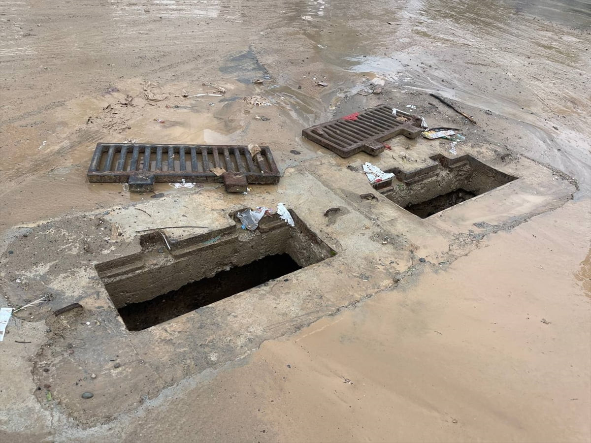 Irak'ın Kerkük kentinde etkili olan şiddetli yağışlar nedeniyle bazı mahallelerde evleri su bastı....
