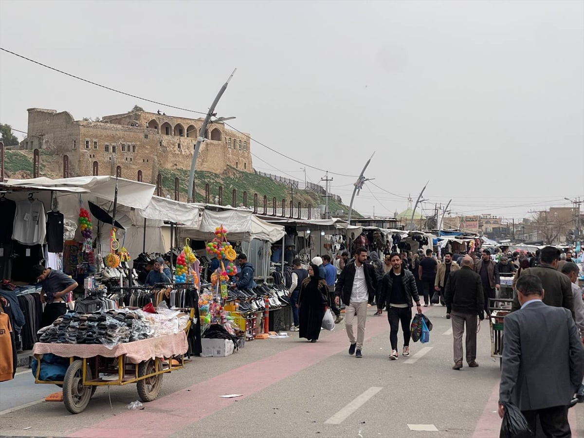 Irak'ın Kerkük kentindeki esnaf, pazarda durgunluğa ve ekonomik sorunlara yol açan ABD ve...