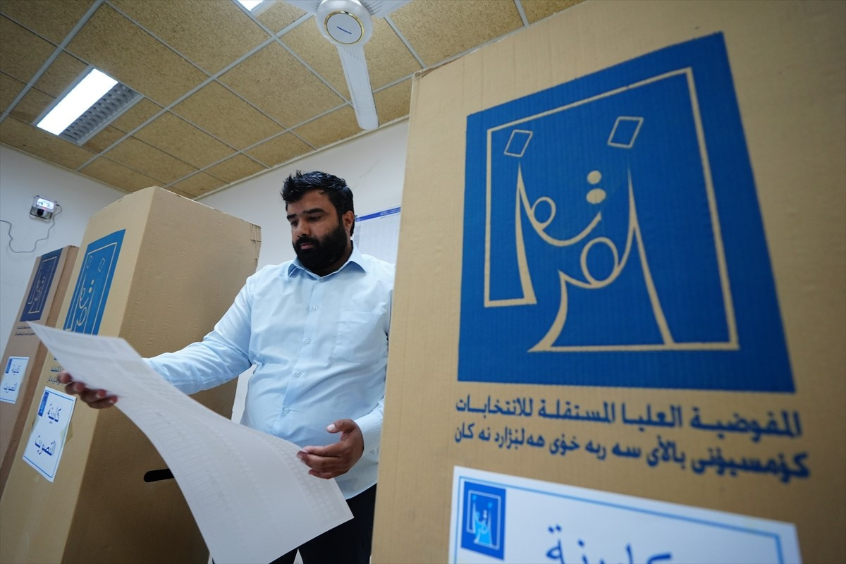 Irak'ta genel seçimler için oy verme işlemi başladı. Ülkede, yaklaşık 21 milyon seçmen sandık...