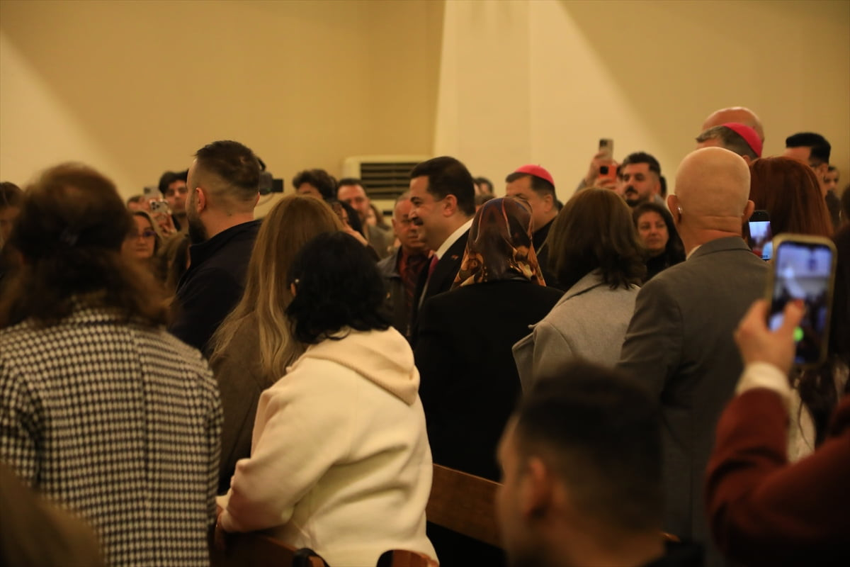 Irak’ın başkenti Bağdat'ta Noel dolayısıyla Mar Yusuf Kilisesi'nde ayin düzenlendi. Ayina Irak...