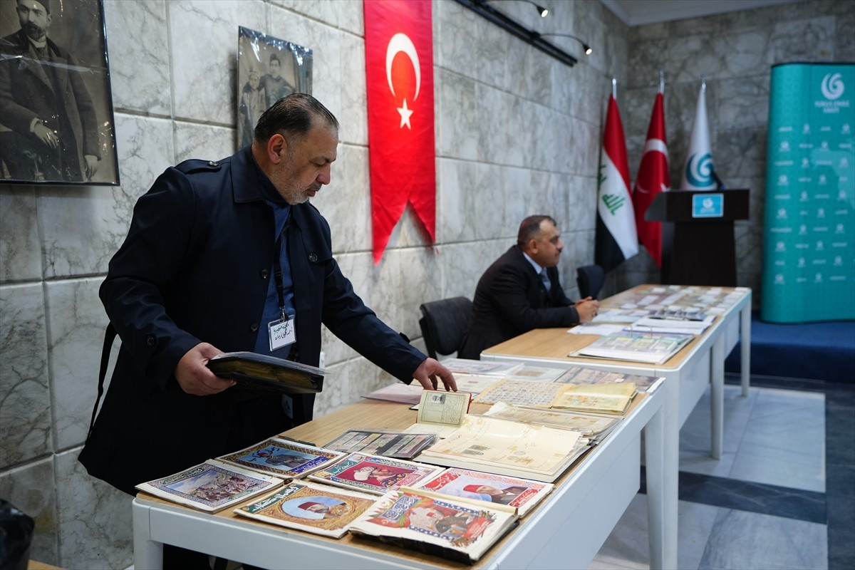 Irak’ın başkenti Bağdat’ta, Bağdat Yunus Emre Türk Kültür Merkezi’nde Osmanlı ve dünya pullarının...