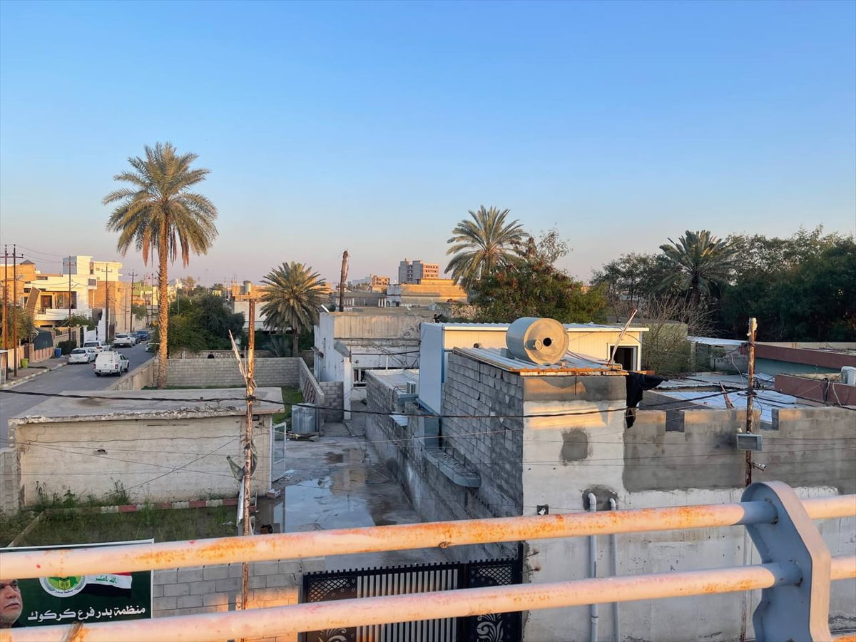 Irak’ın Kerkük kentinde, Tisin semtindeki Haşdi Şabi karargahına füze saldırısı düzenlendi....