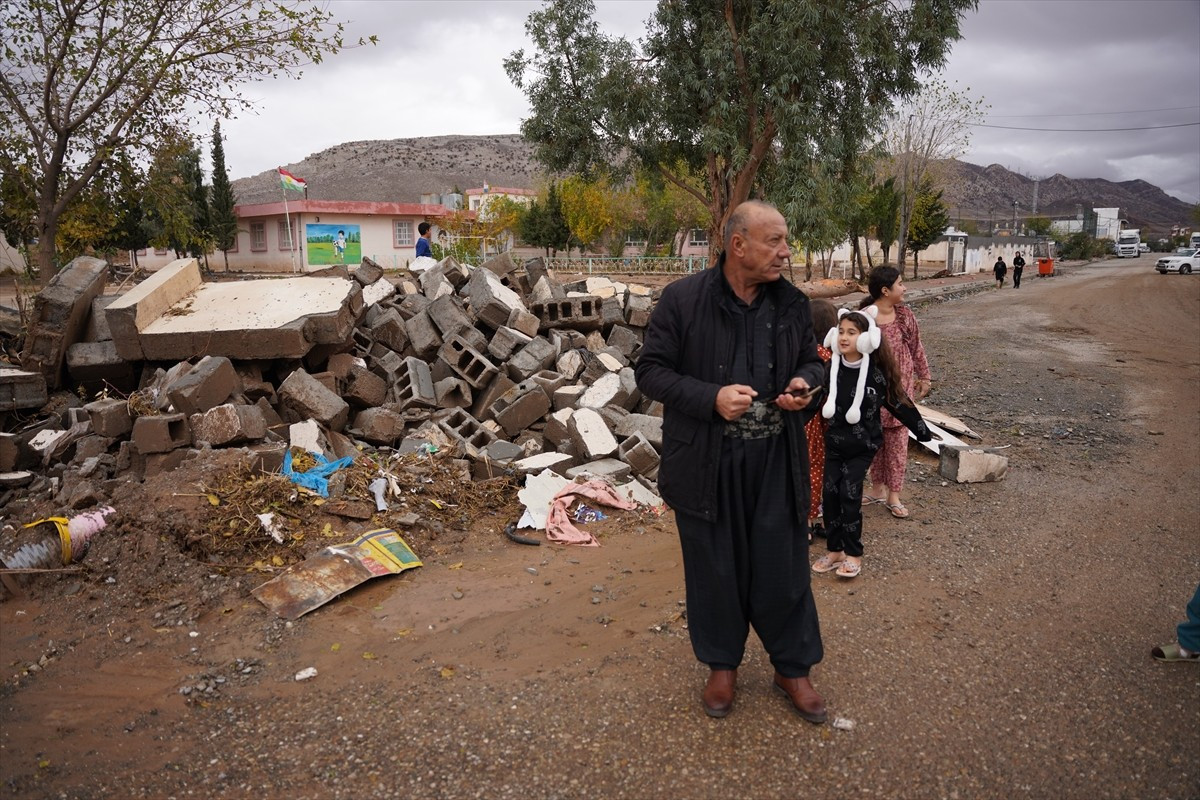 Irak’ın Süleymaniye kentinde etkili olan sağanak yağışların yol açtığı selde, Kandil Yatılı...