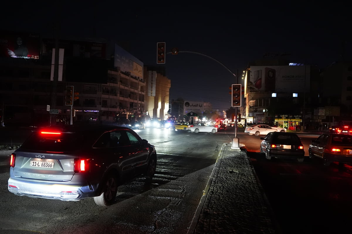 Irak’ın tüm vilayetlerinde elektrik sisteminin tamamen çökmesi sonucu elektrik kesintisi meydana...