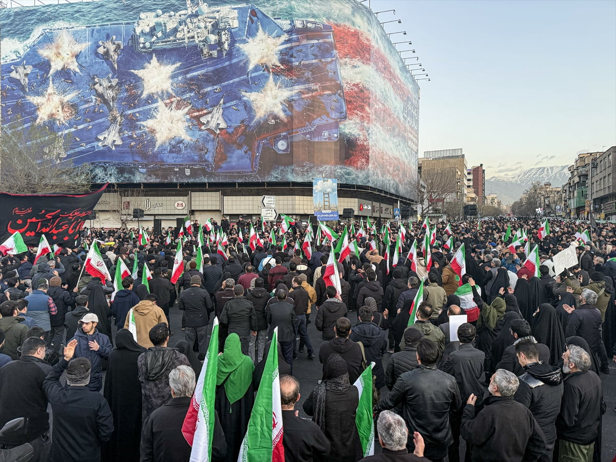 İran devlet televizyonu, İran lideri Ayetullah Ali Hamaney'in ABD-İsrail saldırısında hayatını...