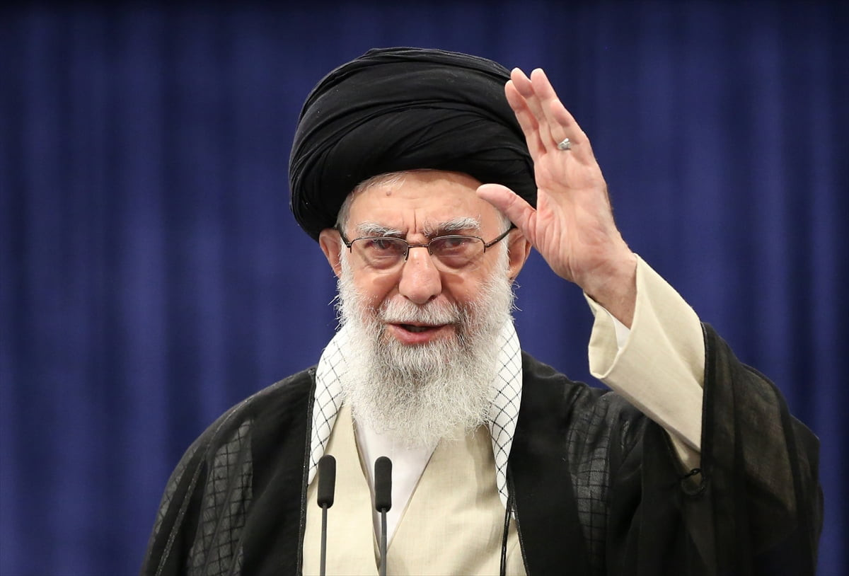 İran devlet televizyonu, İran lideri Ayetullah Ali Hamaney'in ABD-İsrail saldırısında hayatını...
