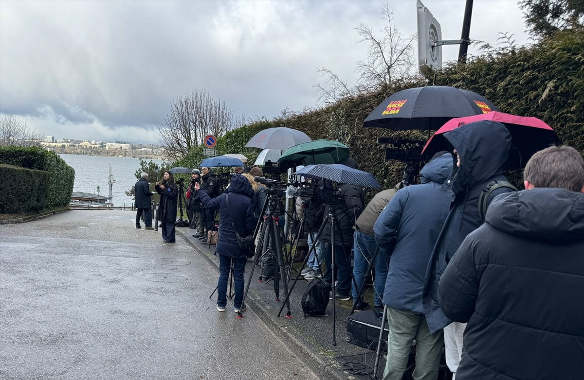 İran ile ABD arasında Umman'ın aracılığında mesaj alışverişiyle dolaylı görüşmeler Umman'ın...