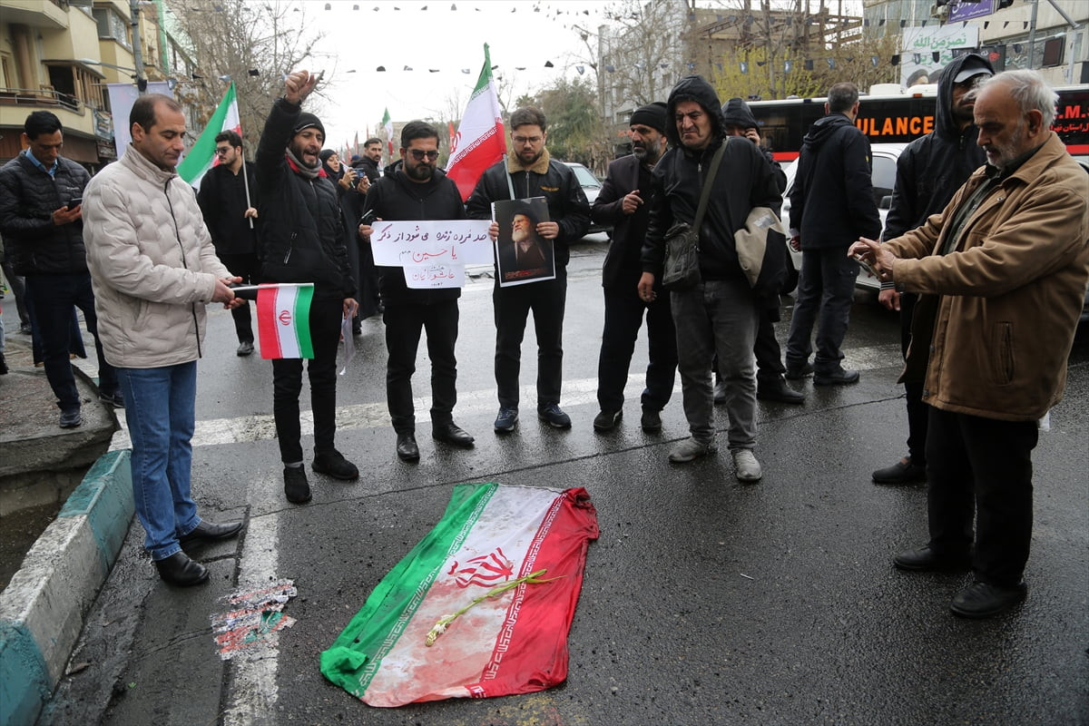  İran'ın başkenti Tahran'da düzenlenen "Dünya Kudüs Günü" yürüyüşü sırasında İsrail saldırısı...