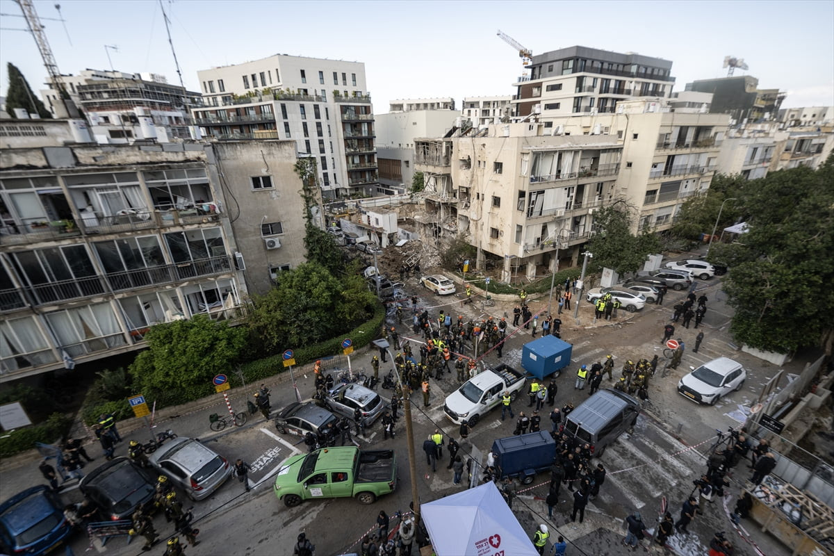 İran'ın gece yarısından bu yana düzenlediği ve İsrail'in orta kesimini hedef alan 6'ncı...