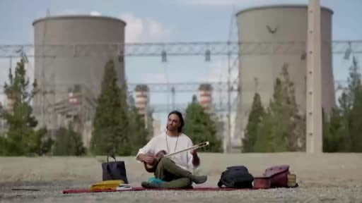 İranlı müzisyen Ali Ghamsari, ABD ve İsrail'in İran'daki enerji ve altyapı tesislerini hedef...