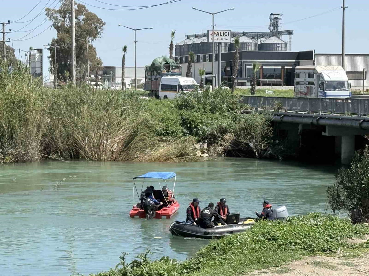 IRMAKTA KAYBOLAN BATU YETİŞ KEREM KAPLAN'IN ARAMA ÇALIŞMALARINA MERSİN VALİSİ ATİLLA TOROS DA...