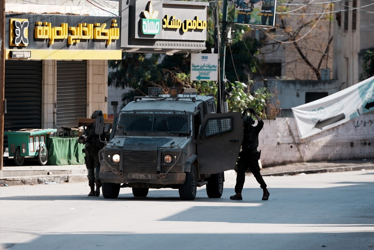 İşgal altındaki Batı Şeria'nın kuzeyindeki Tubas kentine geniş çaplı saldırılar başlatan İsrail...