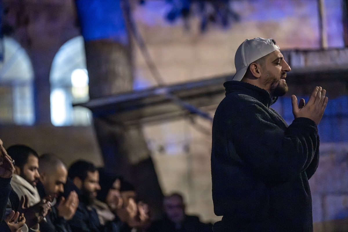 İşgal altındaki Doğu Kudüs'teki Filistinliler, İsrail'in Mescid-i Aksa’yı ramazanın son 10 gününde...