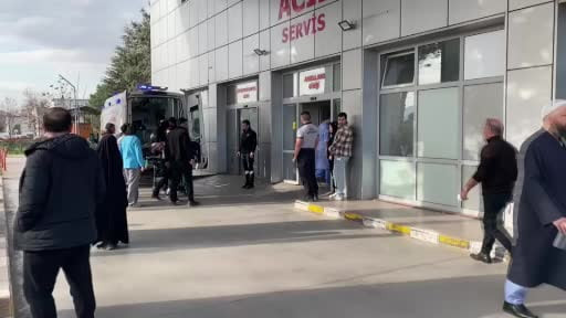 İskeleden düşen 2 işçi yaralandı