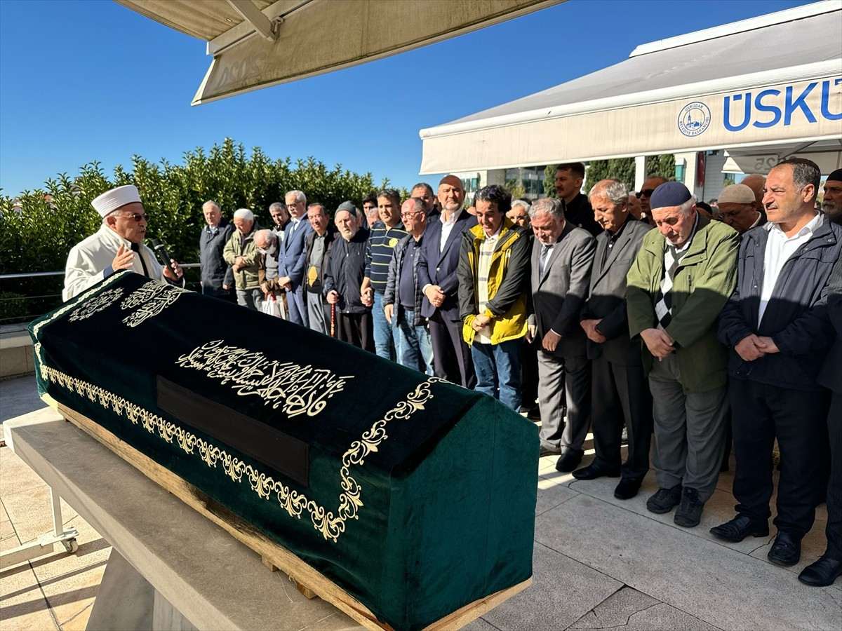 İslam alimlerinden Seyyid Abdülhakim Arvasi Hazretleri'nin torunlarından, İstanbul Yeni Yüzyıl...