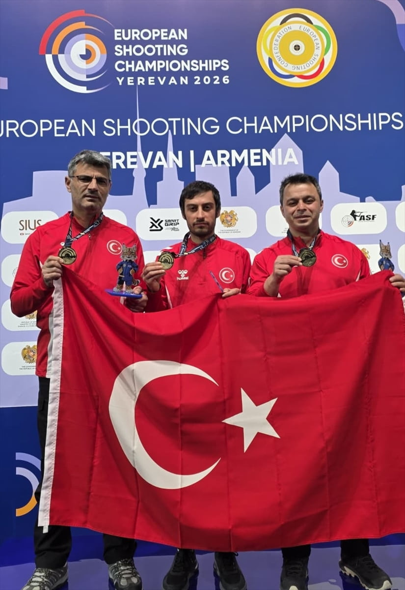 İsmail Keleş (sağda), Yusuf Dikeç (solda) ve Buğra Selimzade'den (ortada) oluşan erkekler 10 metre...