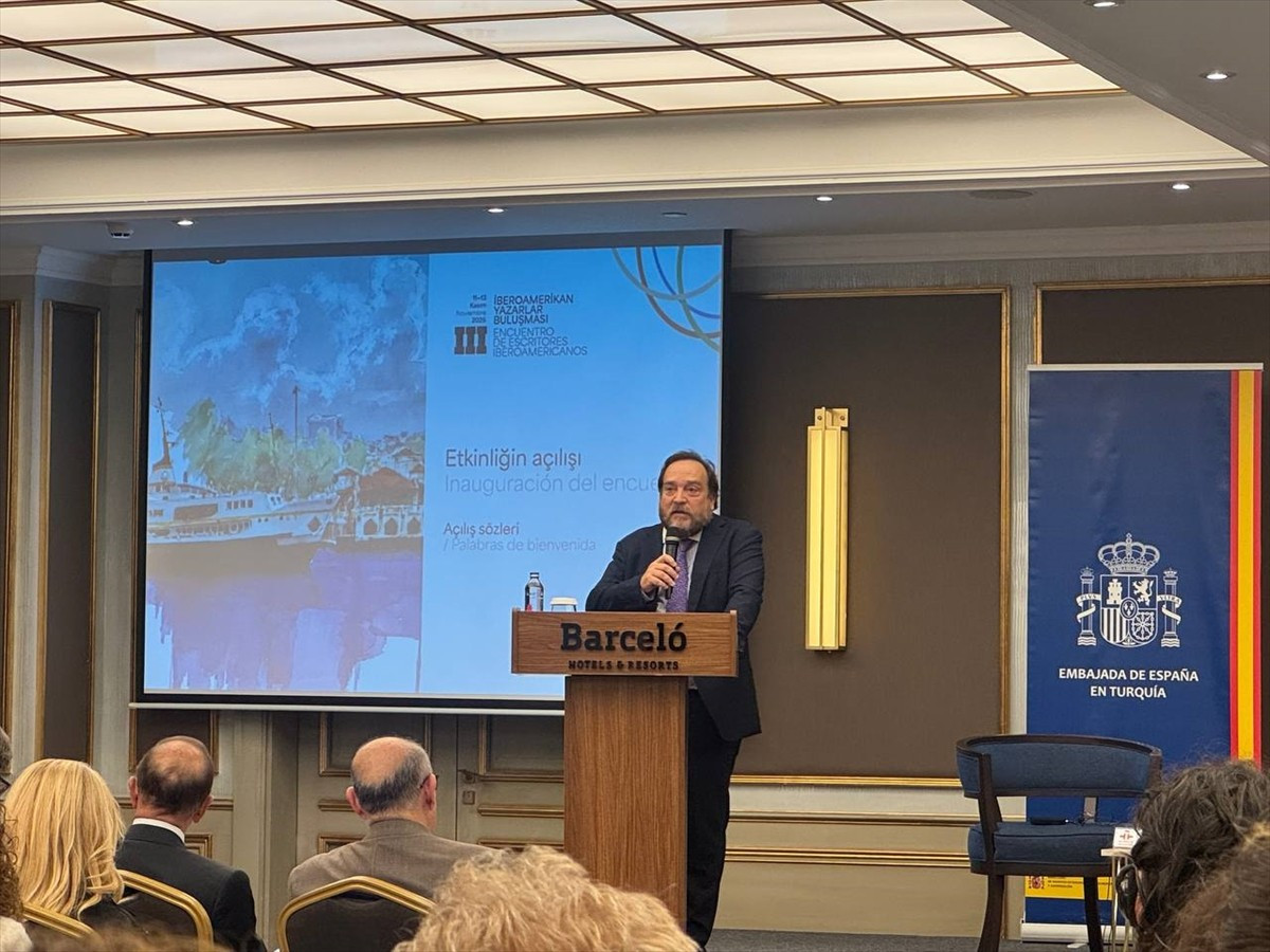 İspanyolca edebiyatının önde gelen isimlerini bir araya getirmek üzere İstanbul Cervantes...