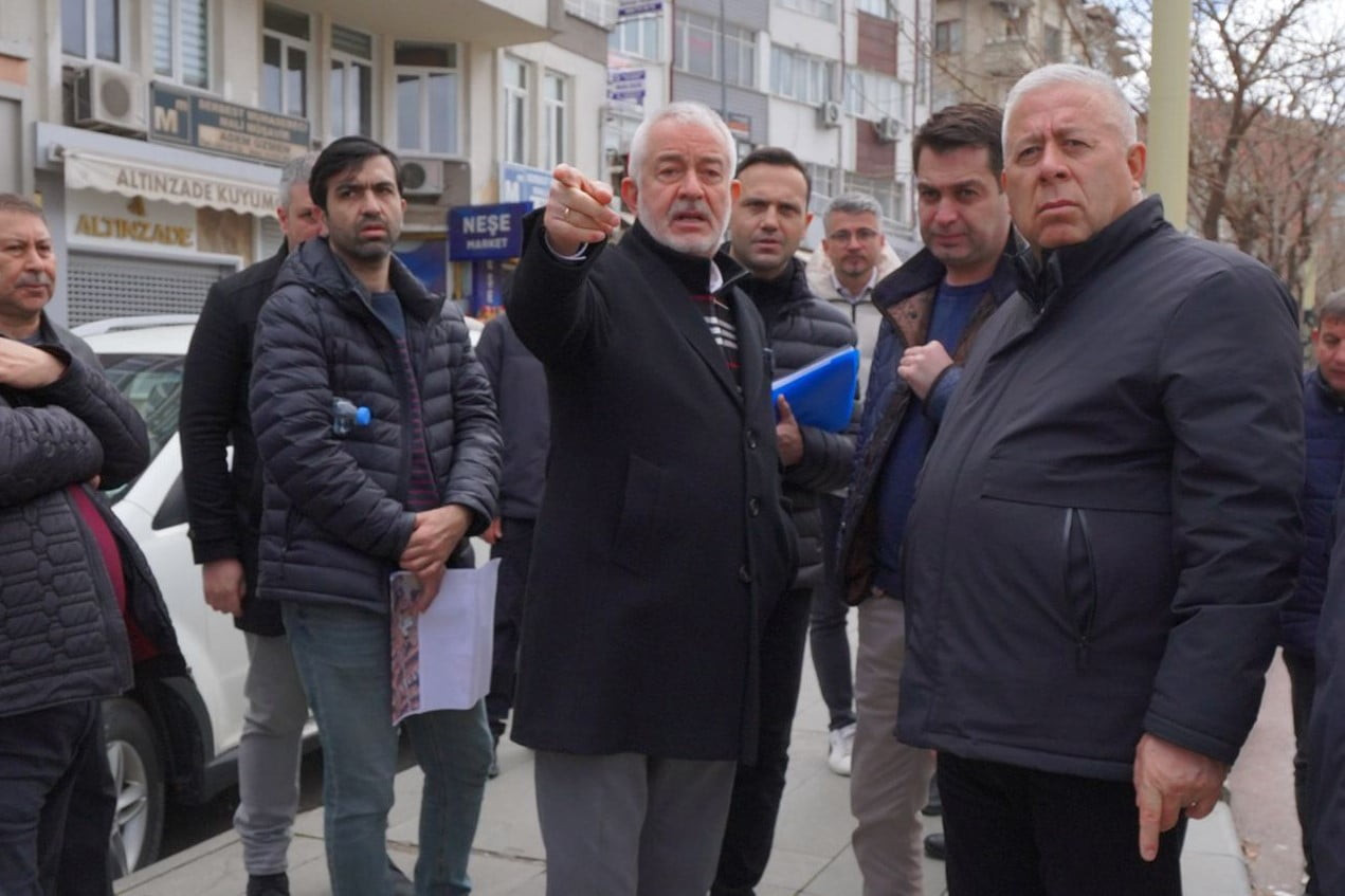 ISPARTA BELEDİYE BAŞKANI ŞÜKRÜ BAŞDEĞİRMEN, HALK OYLAMASI ANKETİNDE ORTA REFÜJÜN KALDIRILMASI...