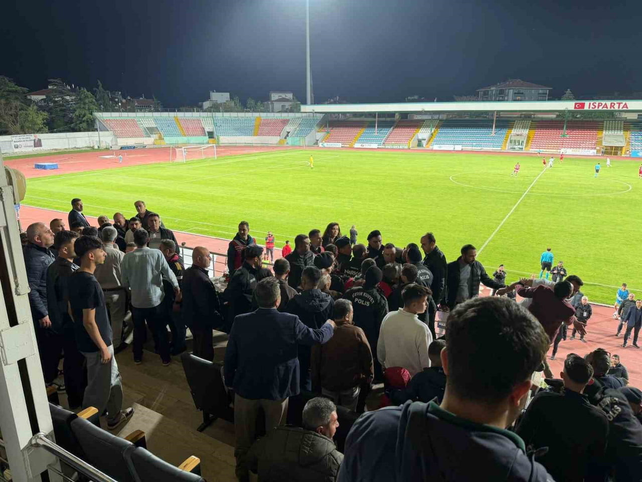 ISPARTA'DA BÖLGESEL AMATÖR LİG'E KATILACAK TAKIMI BELİRLEYEN PLAY-OFF KARŞILAŞMASINDA KEÇİBORLU...