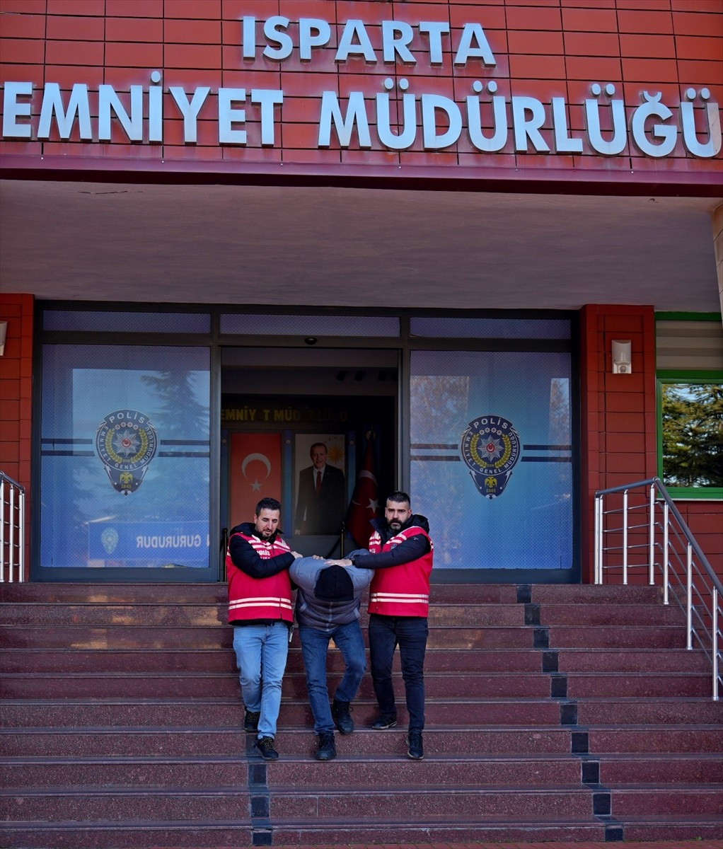 Isparta'da çeşitli suçlardan hakkında 22 yıl 9 ay kesinleşmiş hapis cezası bulunan firari...