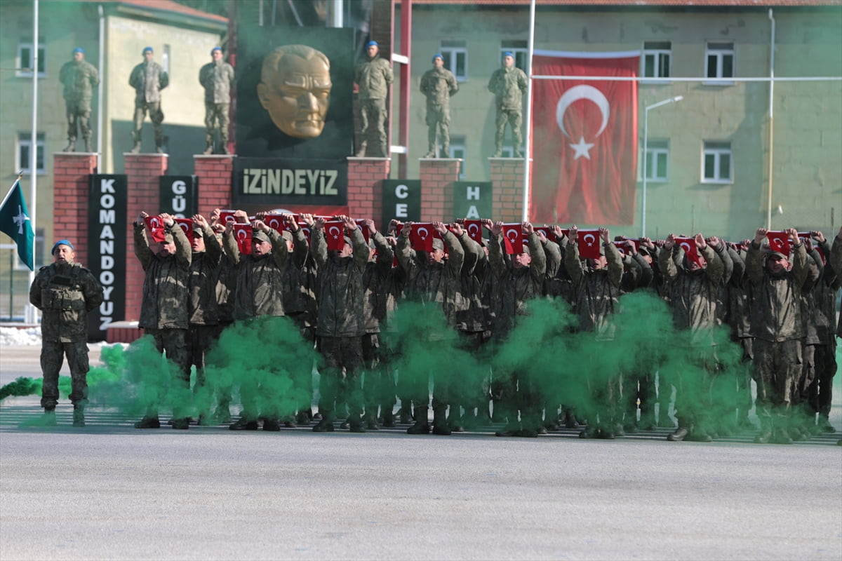 Isparta'da eğitimlerini tamamlayan 547 uzman erbaş ve sözleşmeli er için mezuniyet töreni...
