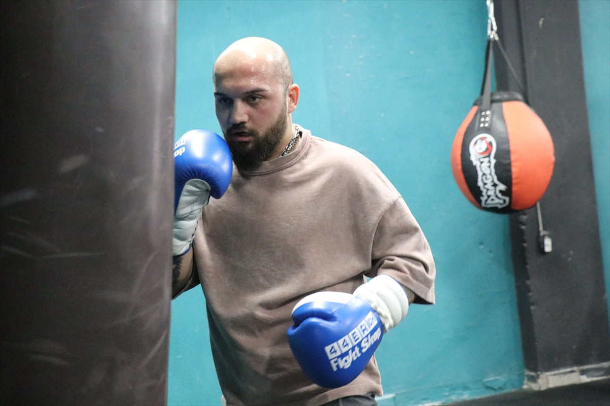 Isparta'da geçirdiği trafik kazasında ağır yaralanan boksör Muhammed Fatih Ertören, azmiyle...