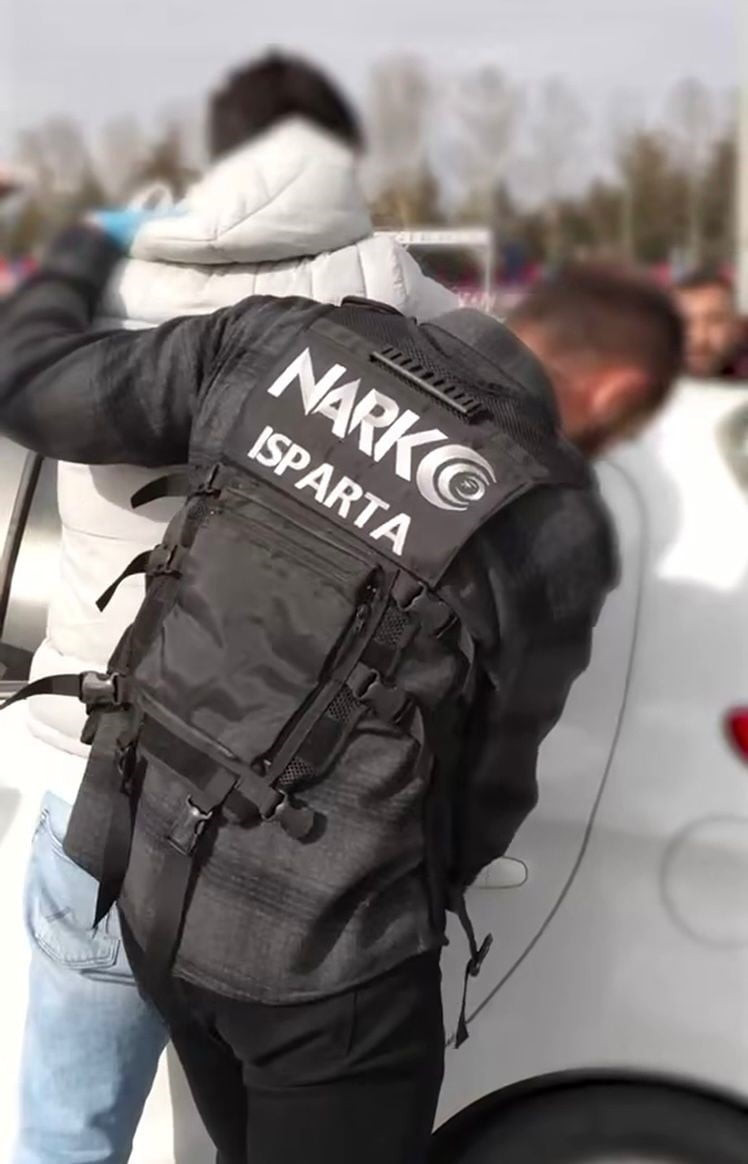 ISPARTA'DA POLİS EKİPLERİNCE GERÇEKLEŞTİRİLEN NARKOTİK OPERASYONLARINDA ÇEŞİTLİ UYUŞTURUCU...