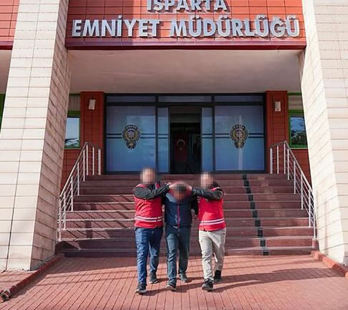 ISPARTA'DA POLİS EKİPLERİNCE, HAKKINDA 21 YIL 3 AY KESİNLEŞMİŞ HAPİS CEZASI BULUNAN ŞAHIS...